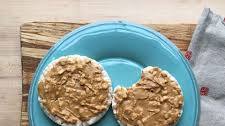 Rice Cakes with Peanut Butter