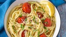 Spaghetti Aglio e Olio with Fresh Tomatoes and Basil