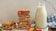 Strawberry Chia Oatmeal Bars Recipe