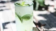 The PERFECT Sparkling Mint Limeade - quick & easy - VIDEO!