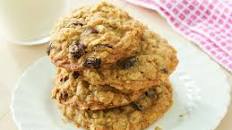 Thin and Crispy Oatmeal Raisin Cookies