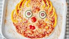 Toddler recipe: homemade pizza with veggie faces