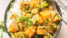 Vegan Yellow Curry with Potatoes & Tofu