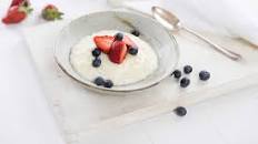 Yoghurt rice pudding