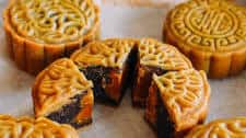 Classic Mooncakes with Red Bean Paste