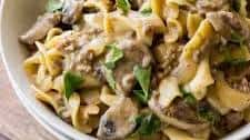 One Skillet Ground Beef Stroganoff
