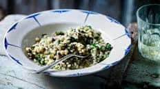 Pearl barley with spinach and pork mince