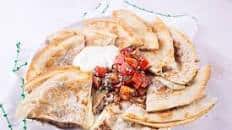 Quesadillas Cheesy aux Haricots et Salsa Mexicaine
