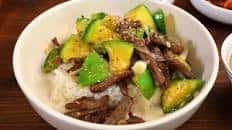 Squash and beef over rice (Hobak-sogogi-deopbap: 호박소고기덮밥)