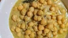 Sri Lankan yellow chickpea curry