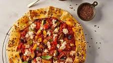 Tarte fine à la Ratatouille, pesto & fromage frais