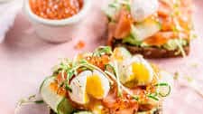 ULTIMATE SMOKED SALMON AND AVOCADO BREAKFAST TOAST