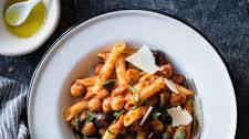 30-Minute Spicy Tomato Chickpea Pasta