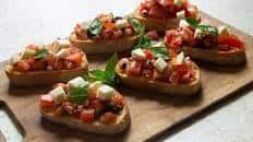 Bruschette con mozzarella e pomodori