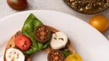Caprese Bagel