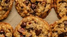 Easy Chocolate Chip Oatmeal Cookies