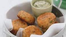Salmon patties with lemon and herb mayonnaise