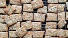 Sourdough Discard Crackers Recipe (Optional Cheese or Herbs)