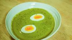 Spinach soup with coconut milk - Rarely is something so nutritious so good!