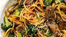 20 Minute Garlic Beef and Broccoli Lo Mein