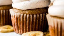 Banana Cupcakes with Cinnamon Cream Cheese Frosting