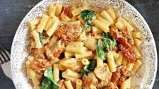 Chicken Alfredo Pasta with Sun-Dried Tomatoes and Spinach