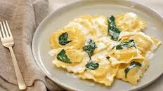 Chicken & Roasted Garlic Ravioli With Creamy Spinach Sauce
