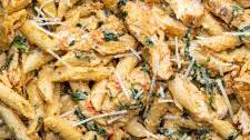 Creamy Garlic Chicken Pasta {with Tomato & Spinach}