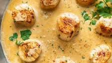 Creamy Lemon Garlic Pan Seared Scallops