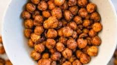 Crispy Roasted Chickpeas (That Stay Crispy!)