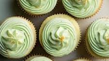 Delicious and Fluffy Matcha Cupcakes Recipe