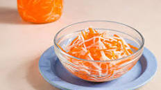 Đồ Chua (Vietnamese Pickled Daikon and Carrots for Banh Mì)