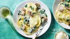 Fast! Spinach Ravioli with Creamy Mushroom Sauce