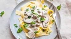 Fettuccine Alfredo with Mushrooms