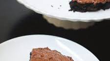 Flourless chocolate cake with Greek yogurt chocolate ganache frosting