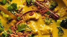 Golden coconut chicken curry