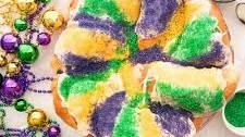 King Cake with Cinnamon and Cream Cheese Filling