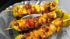 Lehsuni Paneer Tikka / Spicy Cottage Cheese Skewers