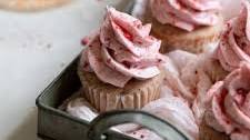 Moist and Fresh Strawberry Cupcakes