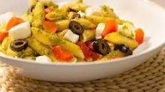Penne rigate al Pesto alla Genovese con feta, olive e pomodorini ciliegini