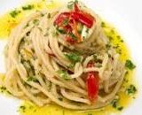 Spaghetti aglio olio e peperoncino