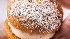 Spiced Pumpkin Whoopie Pies