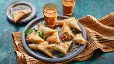 Spicy chicken samosas