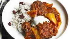 Spicy chicken with rice & beans