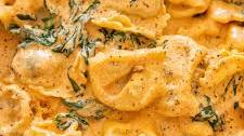 Tortelloni with Creamy Tomato Sauce and Spinach
