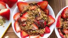 Viral Dubai Strawberry Chocolate Pistachio Cup