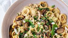 WEEKNIGHT PASTA WITH TURKEY AND SPINACH