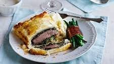 Beef wellingtons with garlic mash