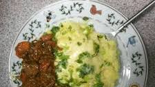 cheesed mash potatoes topped with spring onions & chicken liver stew