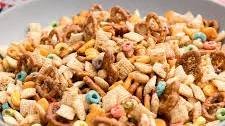 Cheesy Garlic Snack Mix
